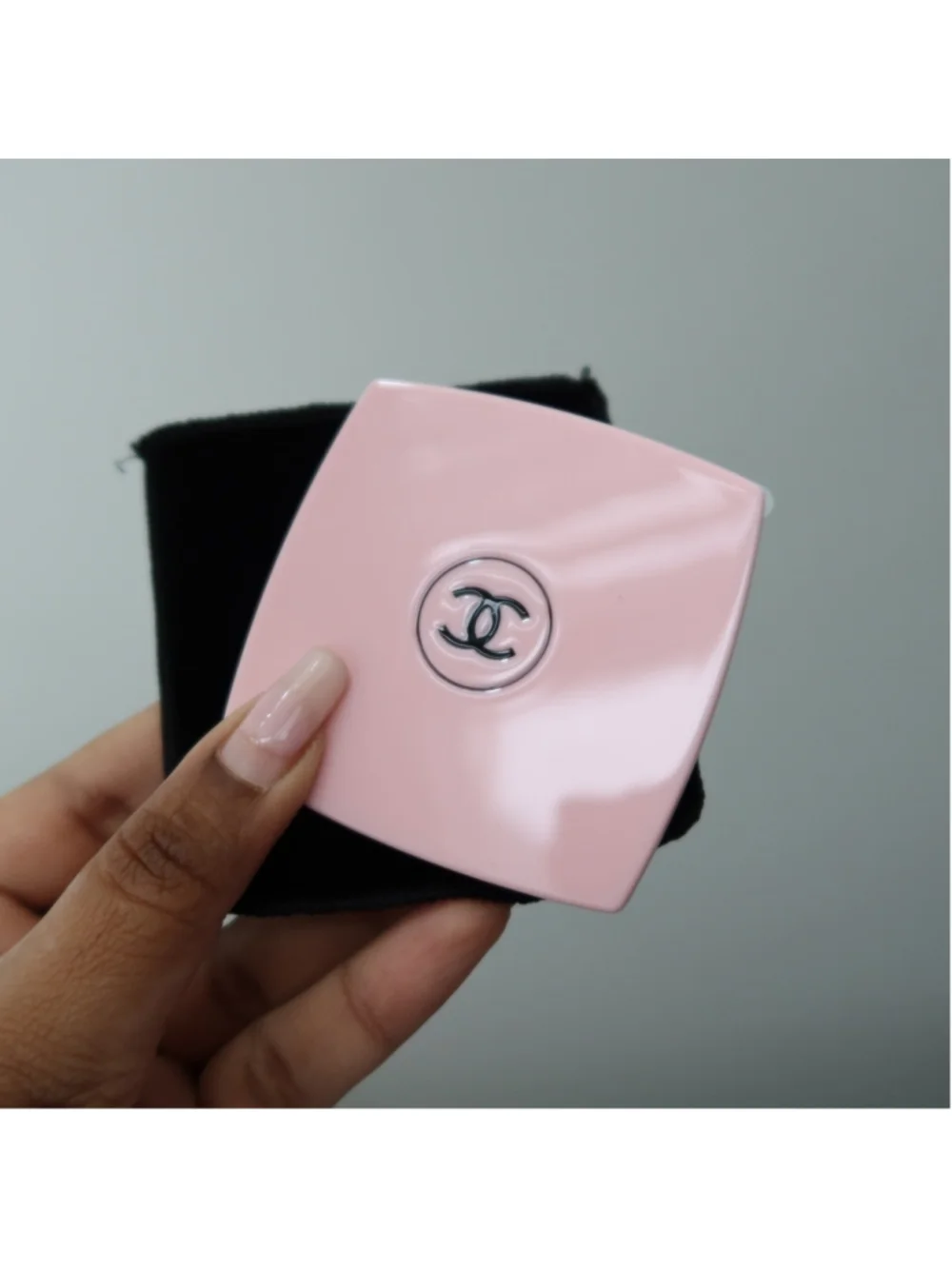 Chanel Double Mirror – Limited Edition Pink with Velvet Pouch - Picture 2 of 5